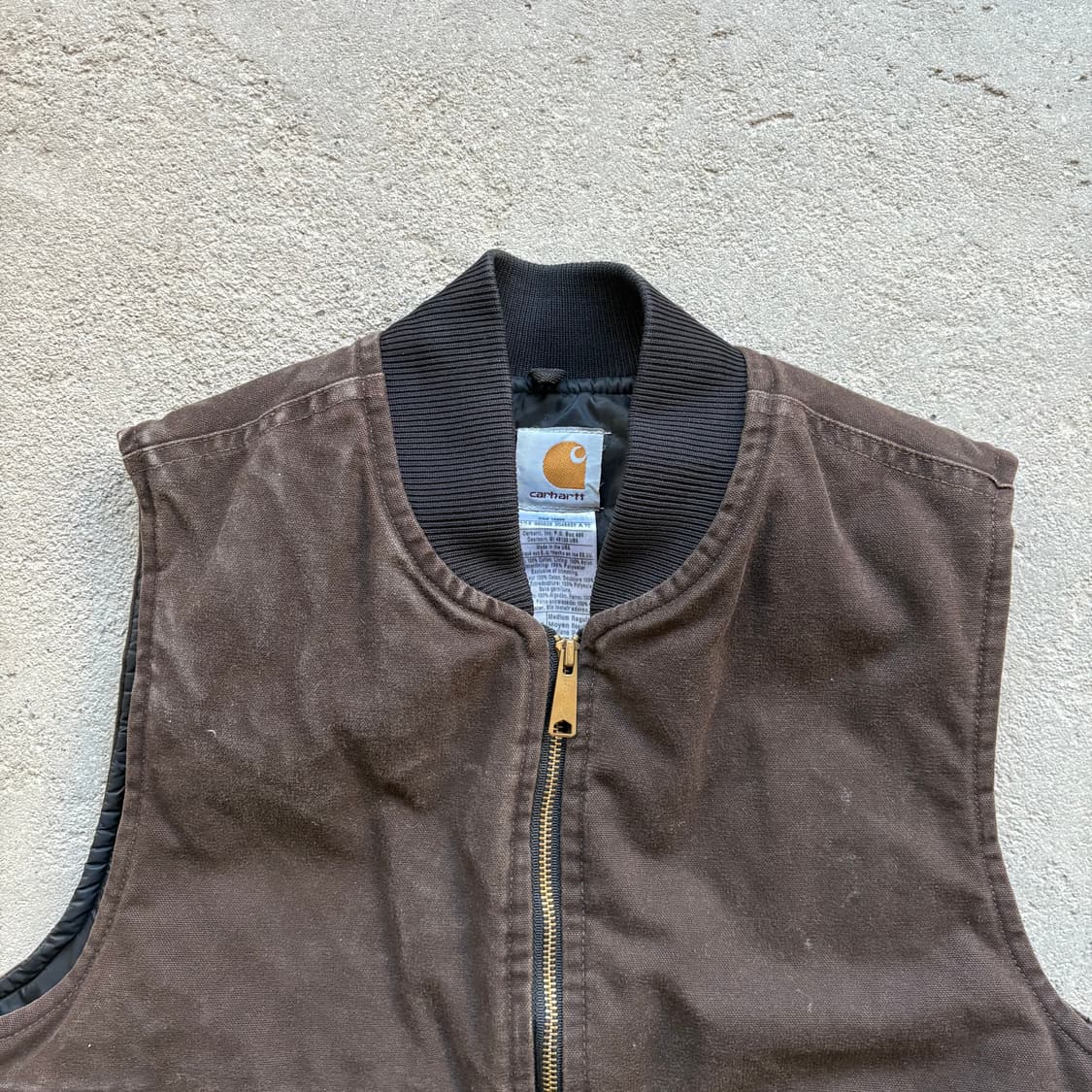칼하트 V02 다크브라운 퀼티드 라인 베스트 상품이미지2