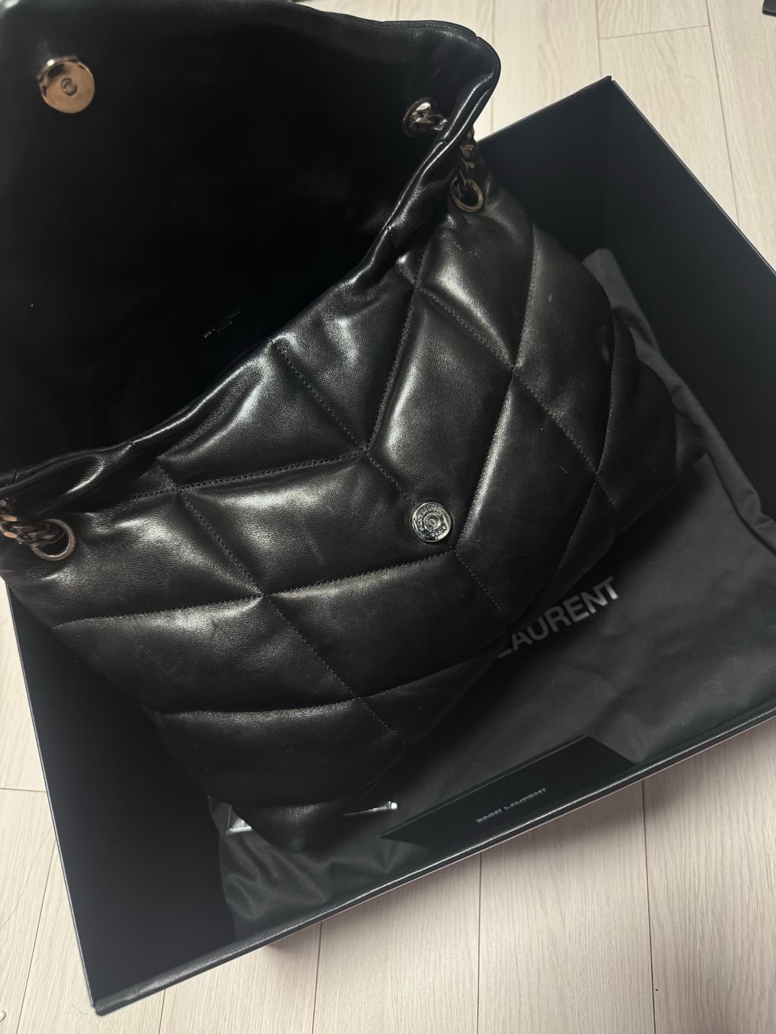 생로랑 나파 램스킨 푸퍼 토이백 블랙 판매합니다! 상품이미지3