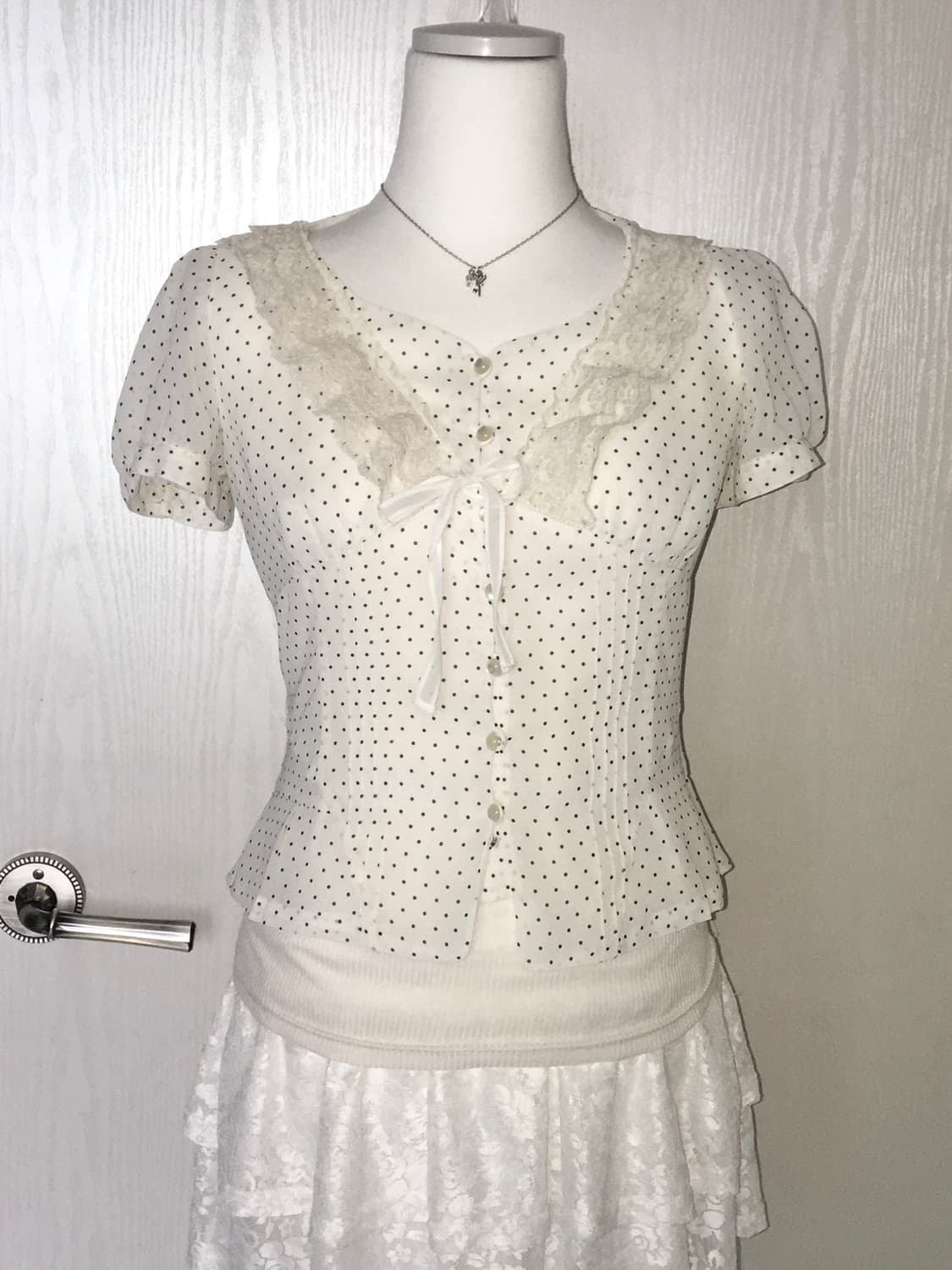 dot lace short-sleeve blouse 상품이미지1