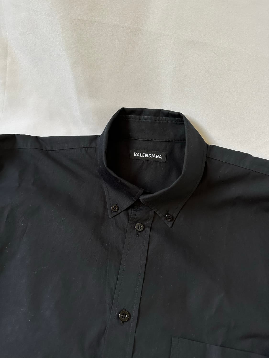 발렌시아가 남성 오버핏 백로고탭 셔츠 블랙 37 상품이미지5