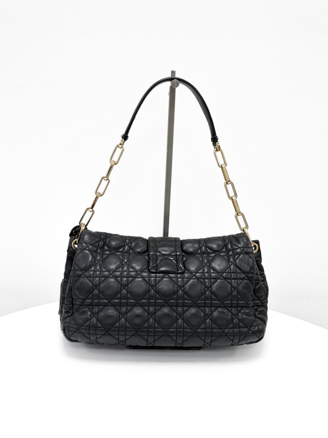 디올 까나쥬 뉴 락 레더 체인 숄더백 상품이미지4