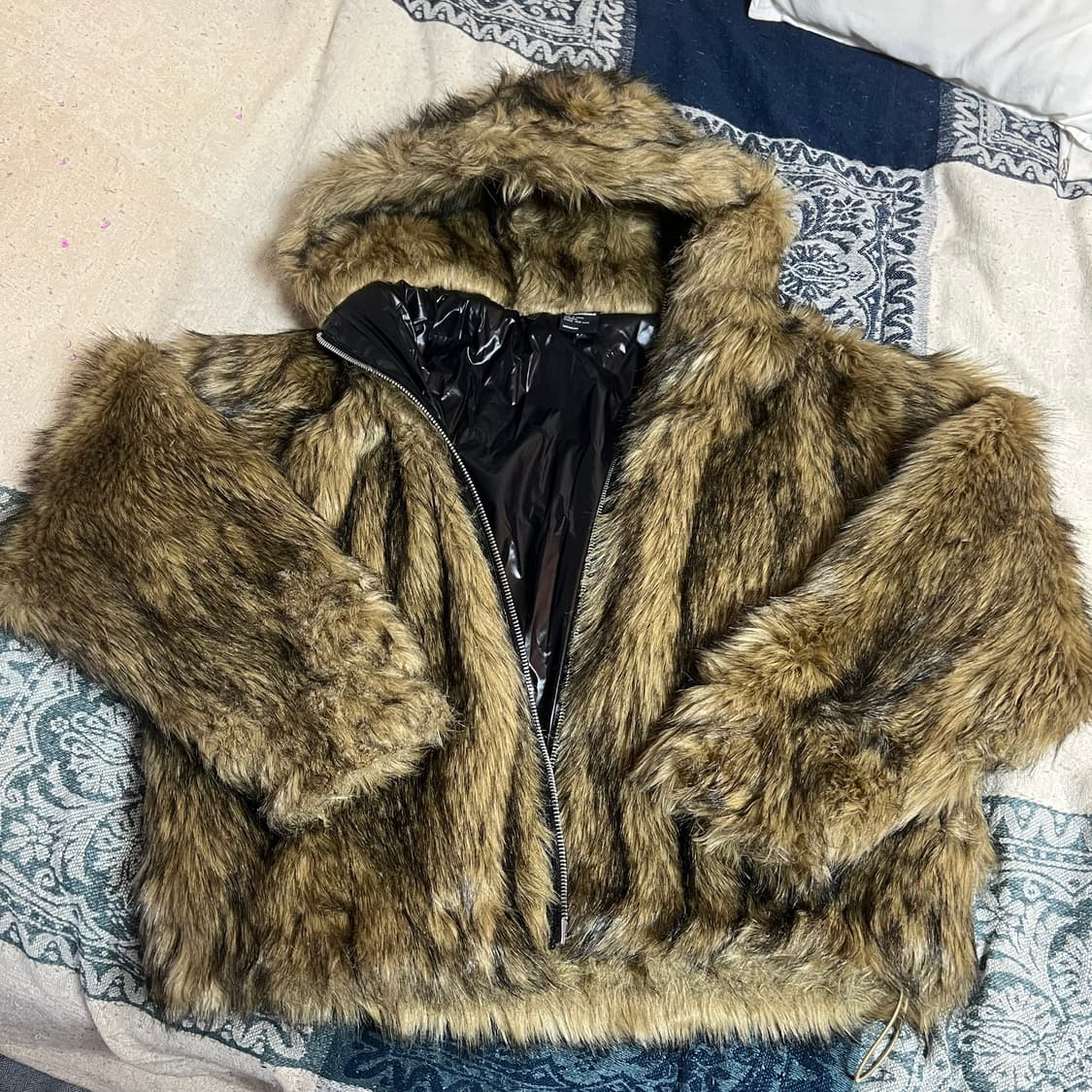 배드블러드 나드야 퍼 자켓 – 코요테 (M) 상품이미지4