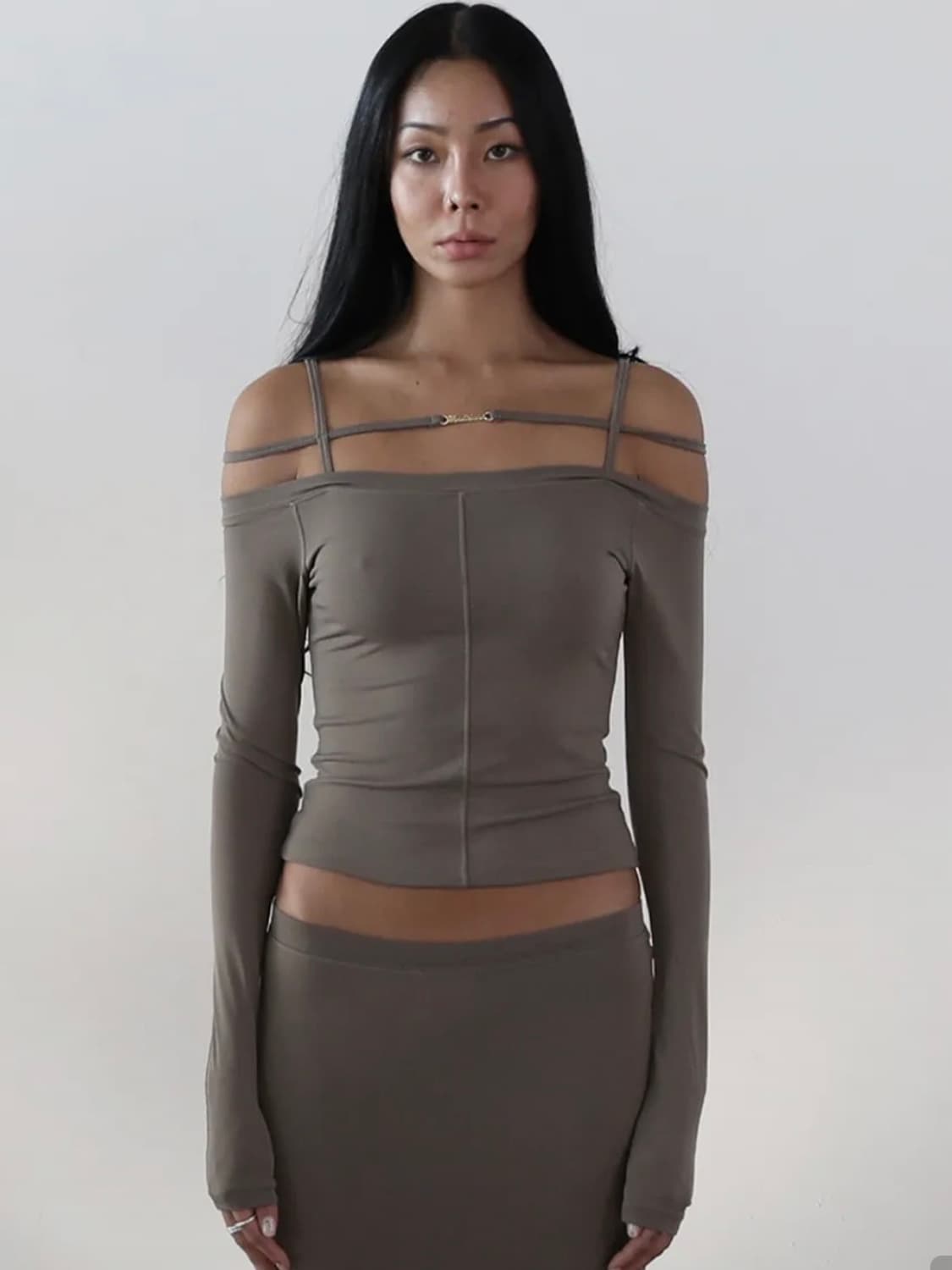 배드블러드 에고 미니멀 로고 오프숄더탑  상품이미지1