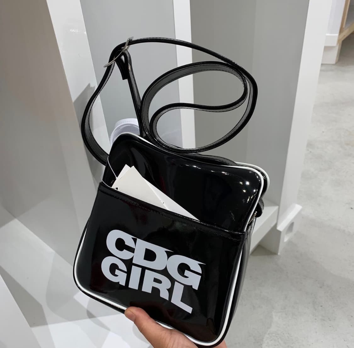 CDG GIRL 꼼데가르송 걸 에나멜 크로스백 상품이미지1