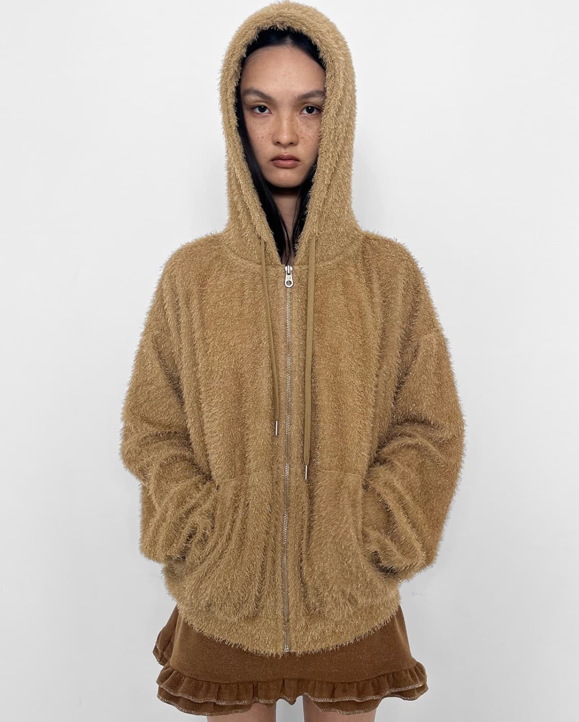 폴리수엠 GLITTER FURRY ZIP-UP HOODIE, CAMEL 상품이미지2