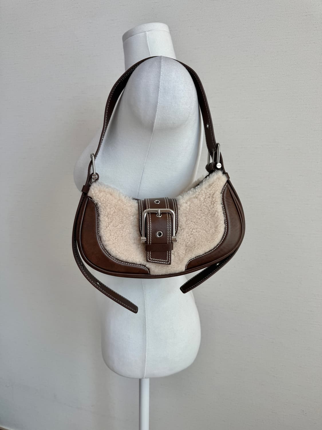 오소이) 호보 버클 백 시어링 콤비 상품이미지4