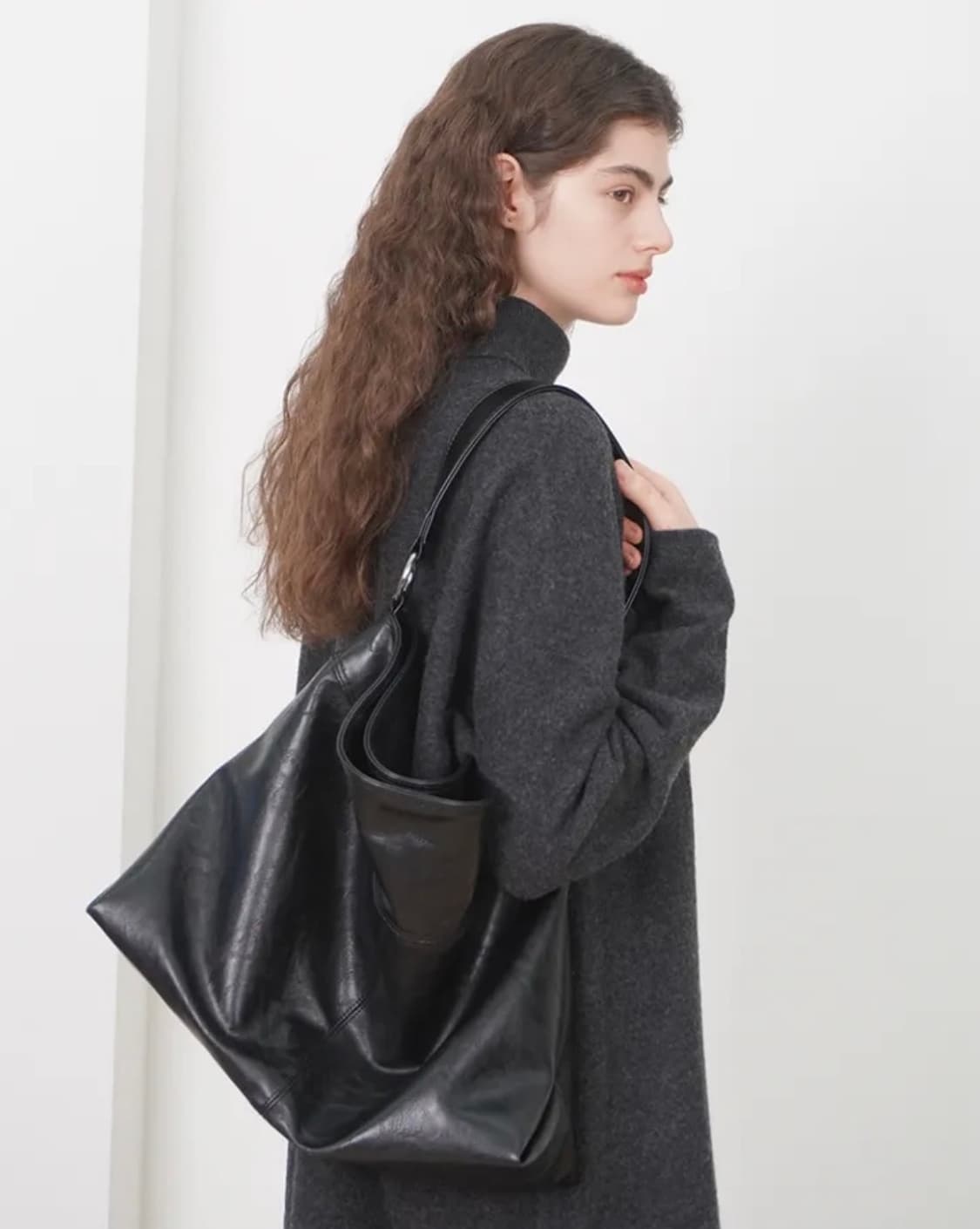 하 아카이브 컨투어 숄더백 레더 블랙 상품이미지7
