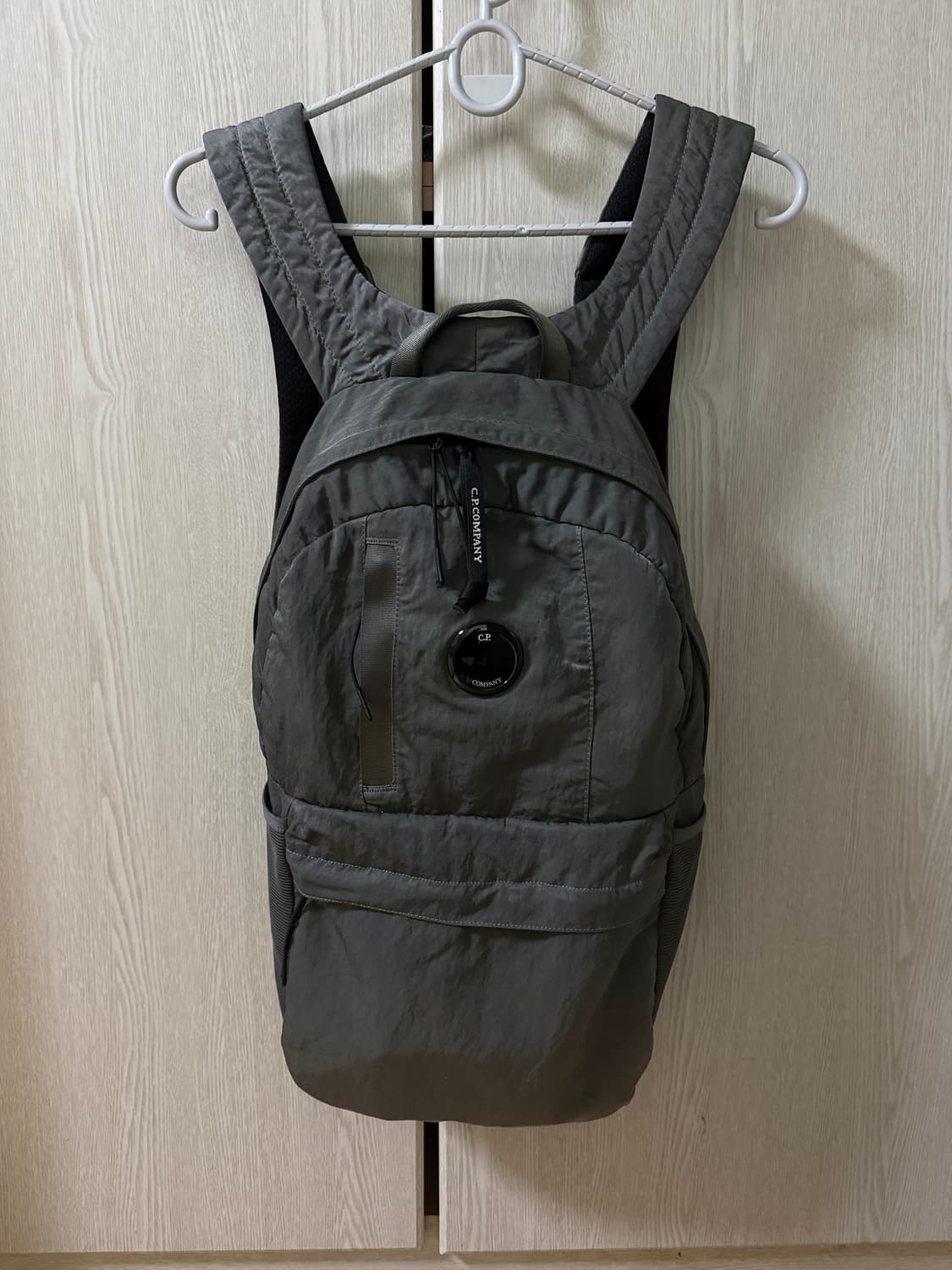 cp컴퍼니 가방 백팩 그레이 상품이미지2