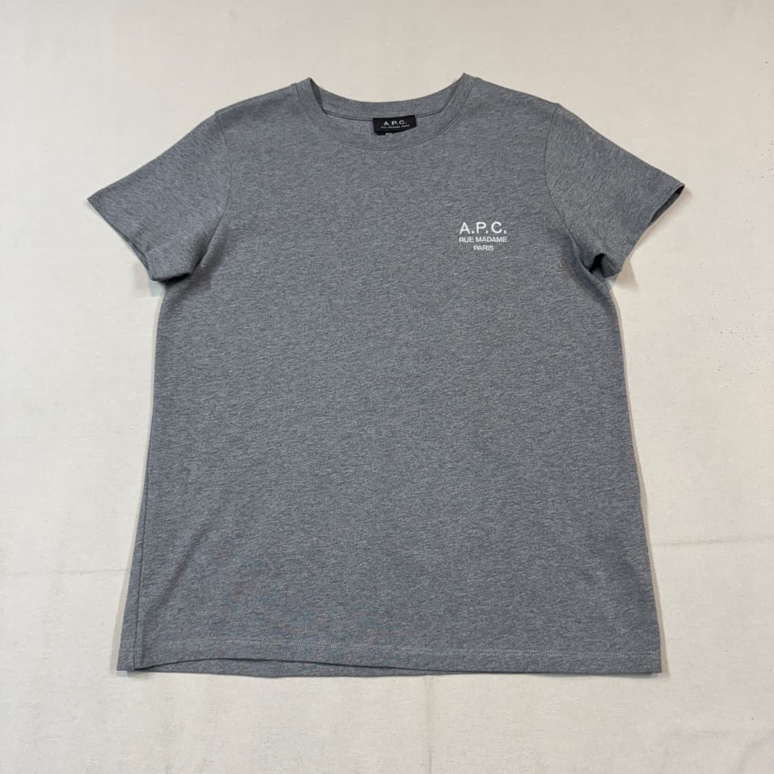L) 아페쎄 A.P.C. 자수로고 그레이 반팔 티셔츠 상품이미지1