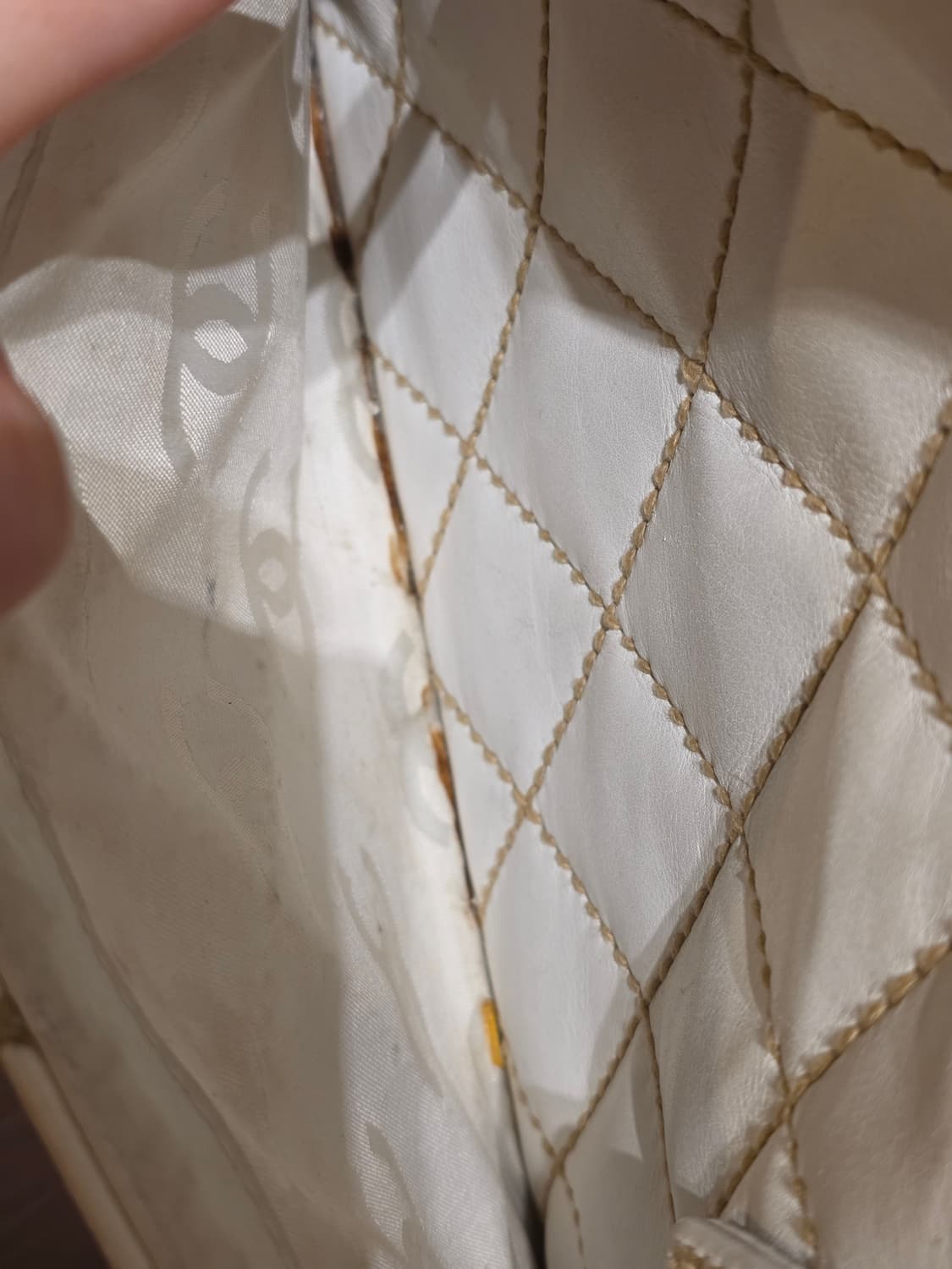 샤넬 퀼팅 스티치 화이트 토트백 상품이미지8