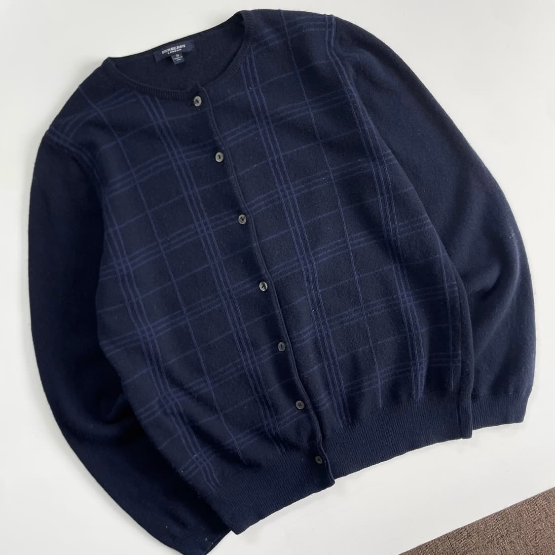 Burberry  버버리 노바체크 각인 울 라운드 가디건 상품이미지1