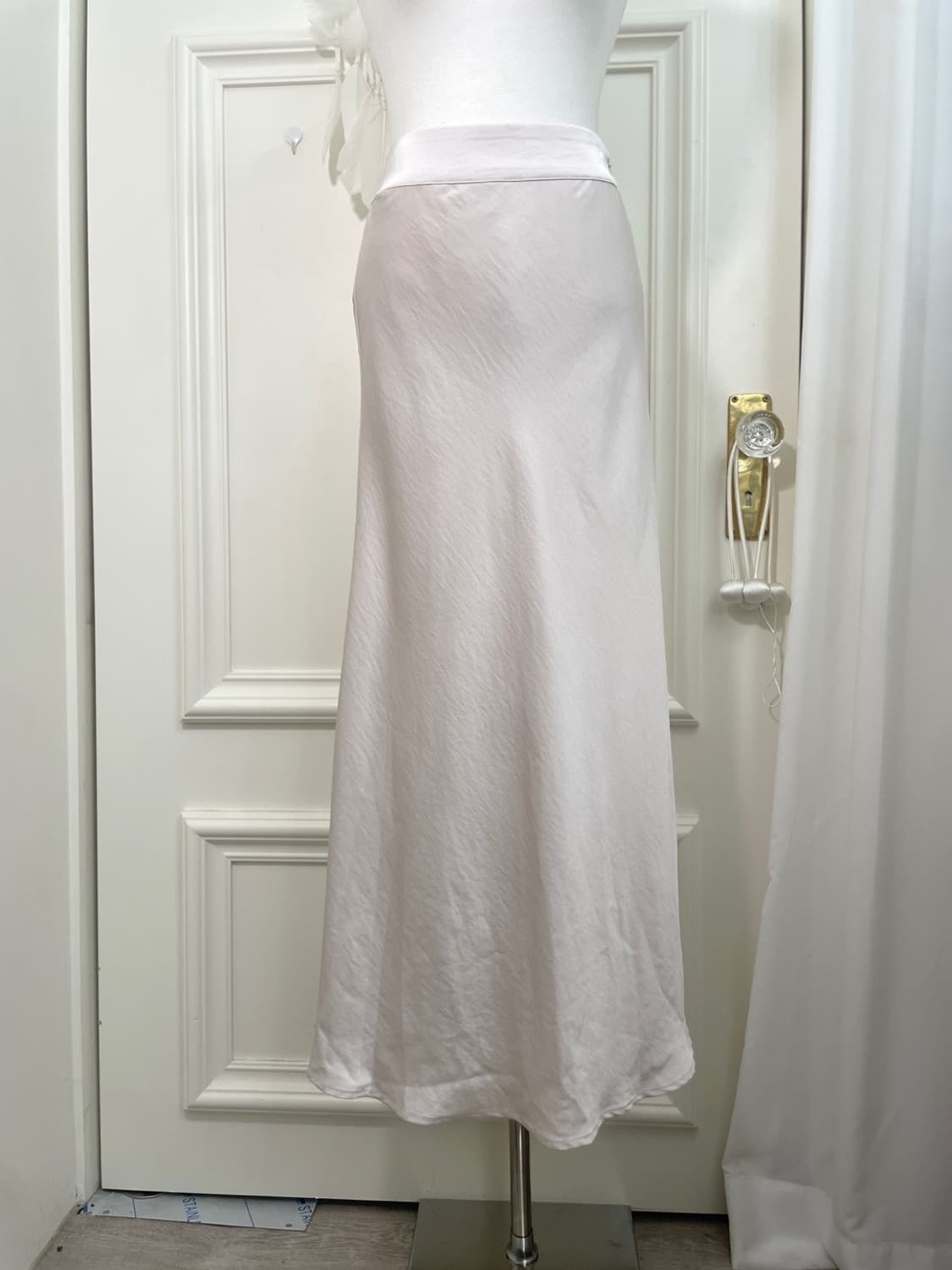 pink ivory satin basic long skirt 상품이미지5