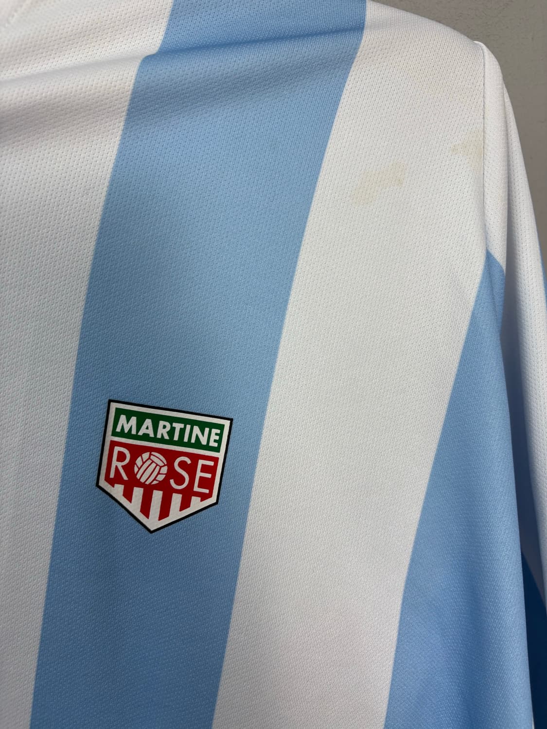 마틴로즈 트위스트 숏슬리브 풋볼탑 화이트 라이트 블루스트라이프 A3506 상품이미지4