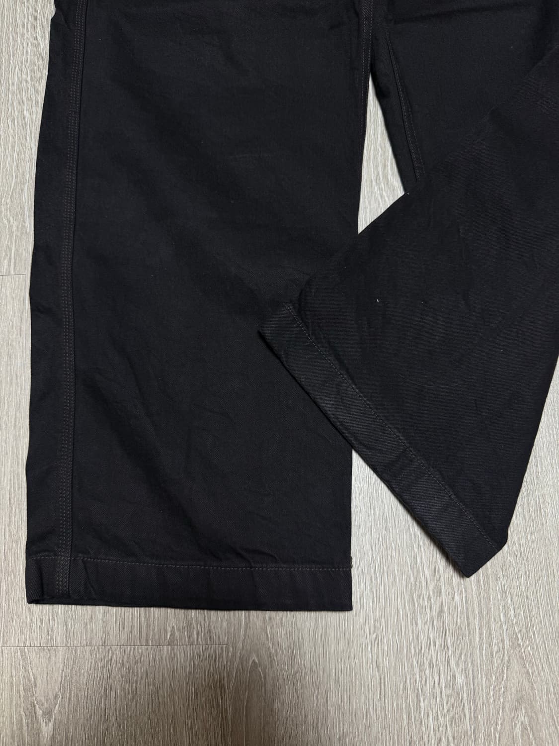 유니클로U 와이드핏 컬러진 블랙 상품이미지2