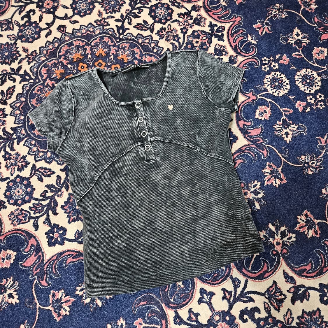 게스(GUESS) Y2K 워시드 커스텀 골지 반팔 XS size 상품이미지1