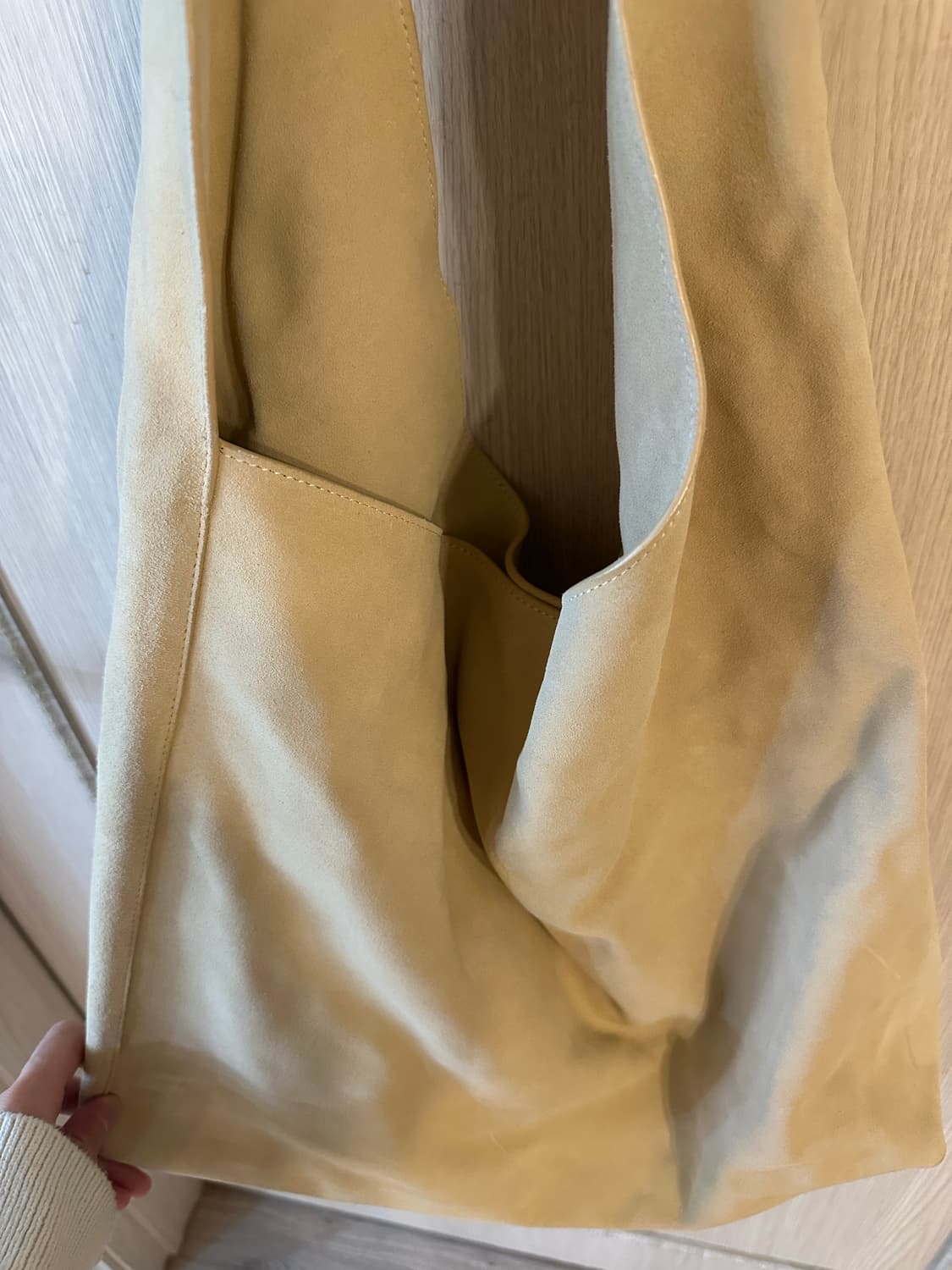 리포메이션 오버사이즈드 비토리아 토트 스웨이드 백 XL 새상품 상품이미지7