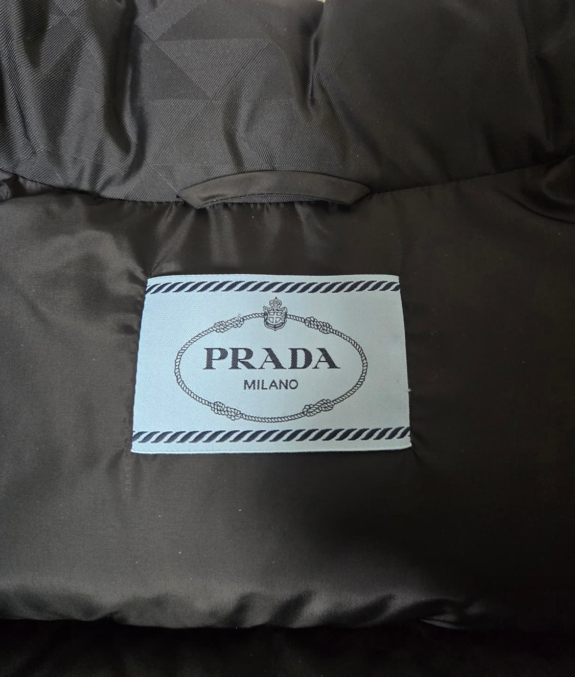 프라다 리나일론 크롭 패딩 숏 다운 자켓 블랙  상품이미지8