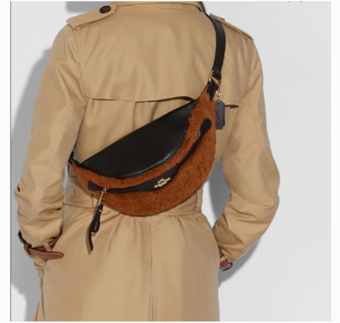 COACH 코치 시어링 벨트백 상품이미지1