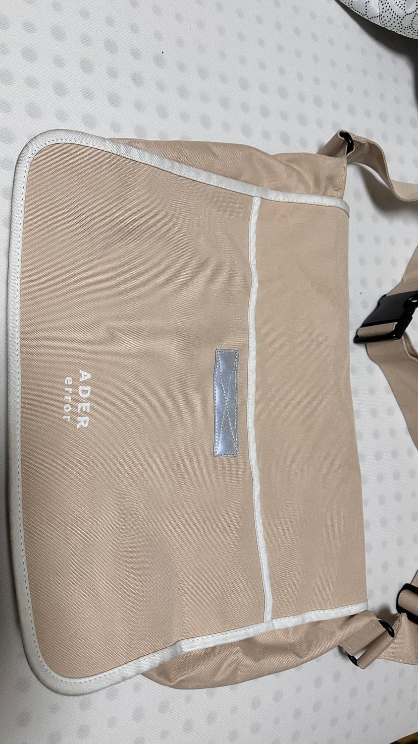 아더에러 메신저백 상품이미지1