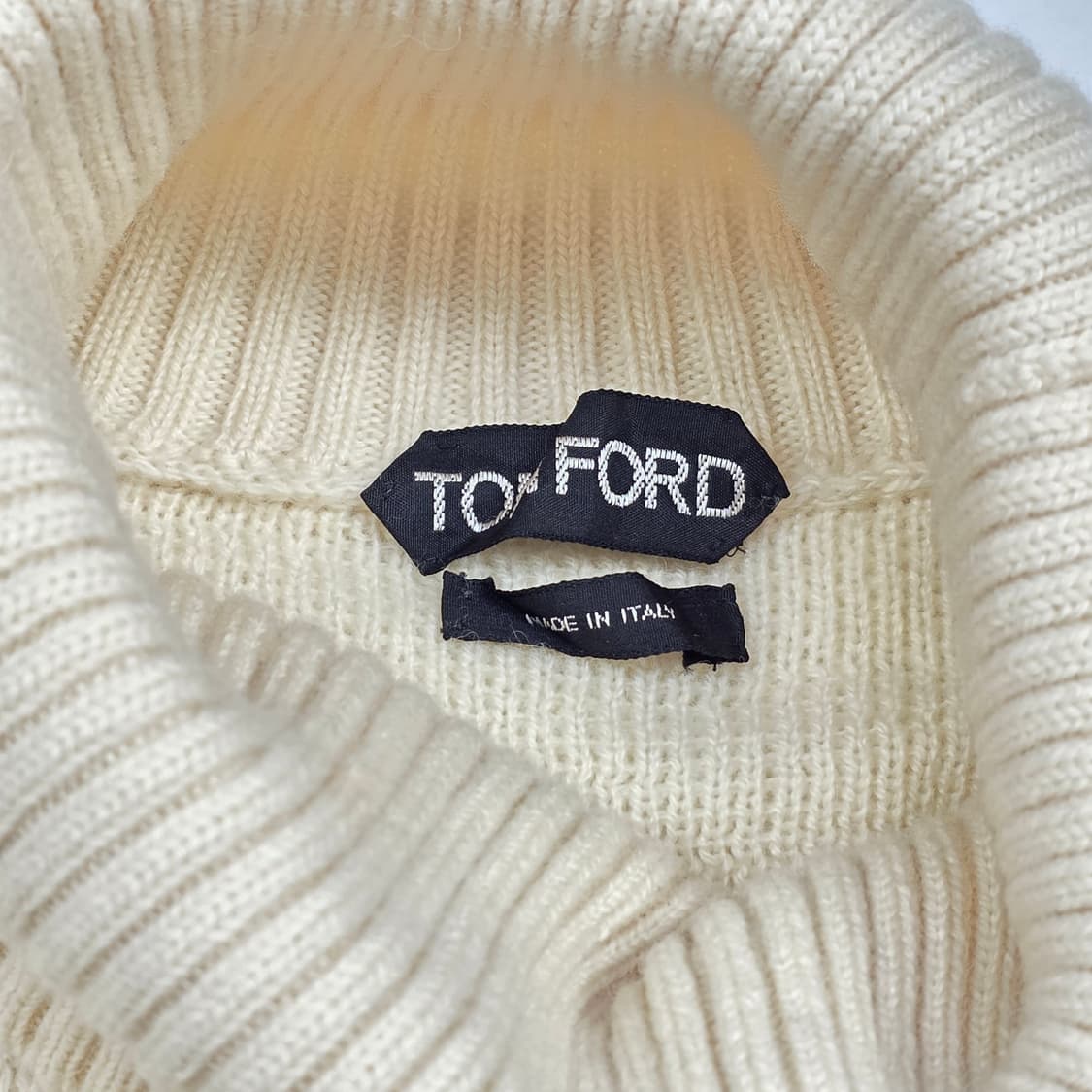 톰포드 터틀넥 니트 상품이미지4