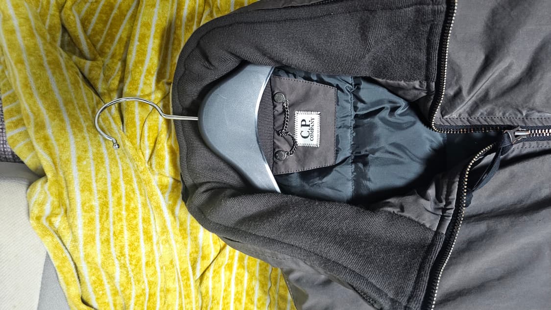 CP컴퍼니 봄버 105사이즈 판매합니다. 상품이미지3