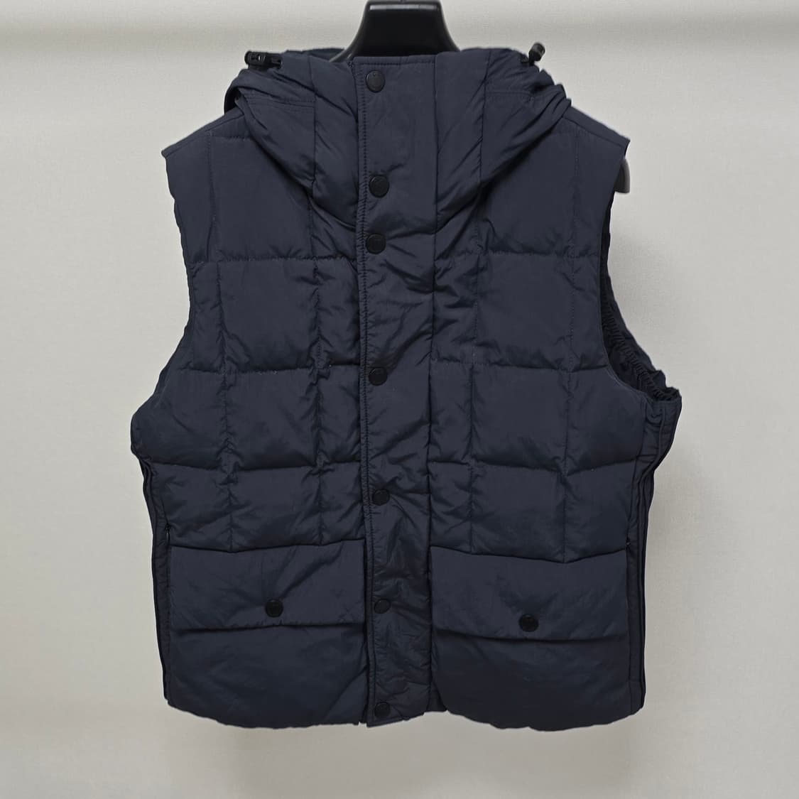 CP컴퍼니 고글 후드 패딩 조끼 m사이즈 95 판매 상품이미지2