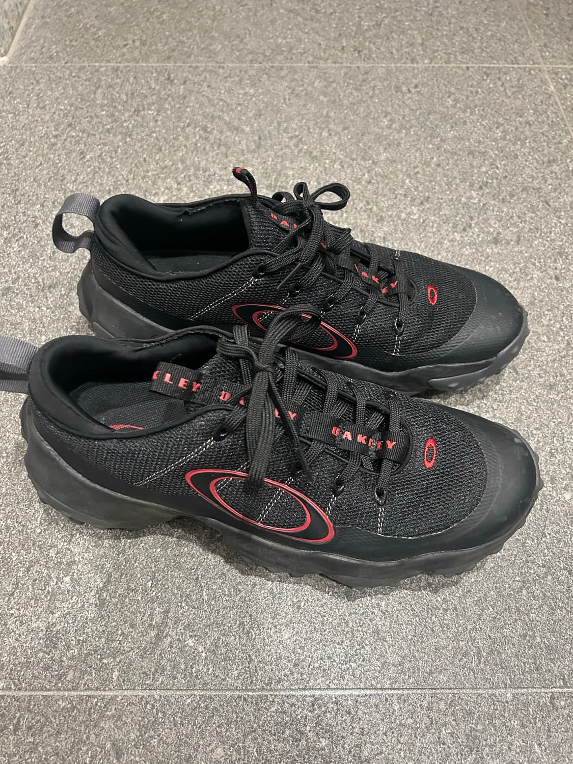 오클리 엣지 플렉스 블랙아웃 스니커즈 상품이미지2