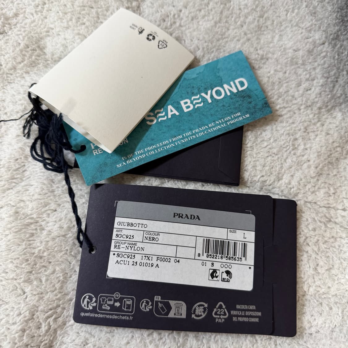 [L] 프라다 리나일론 해링턴 자켓 블랙 상품이미지4