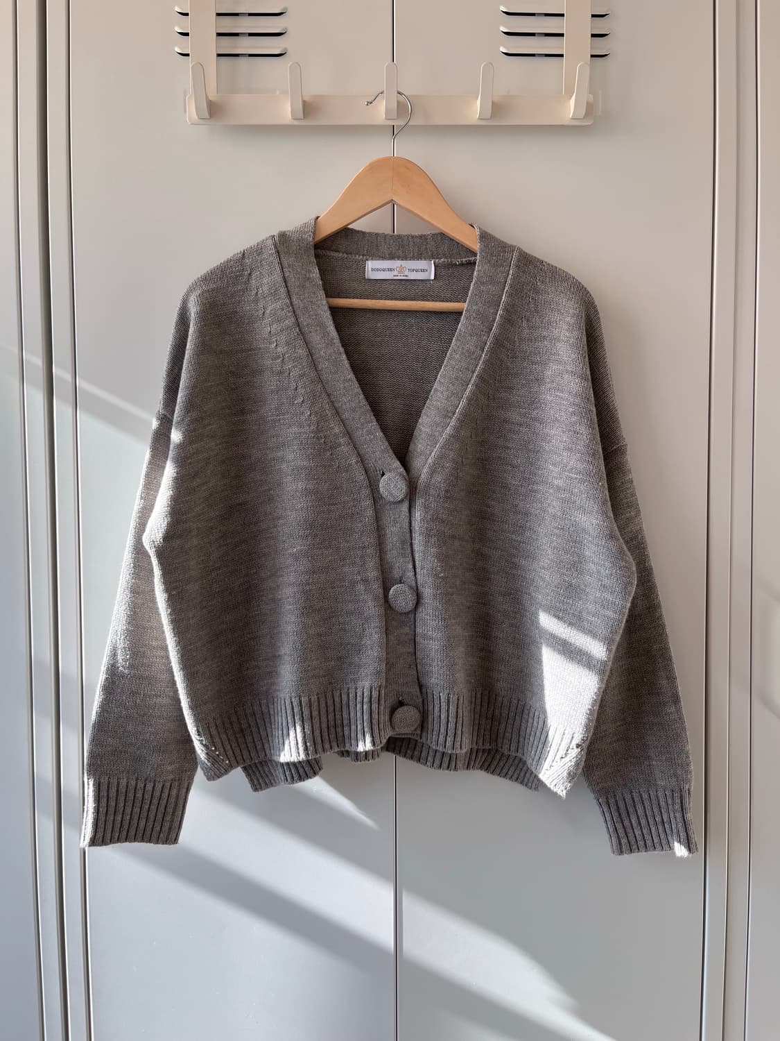 Dodoqueen 그레이 브이넥 니트 가디건 상품이미지2