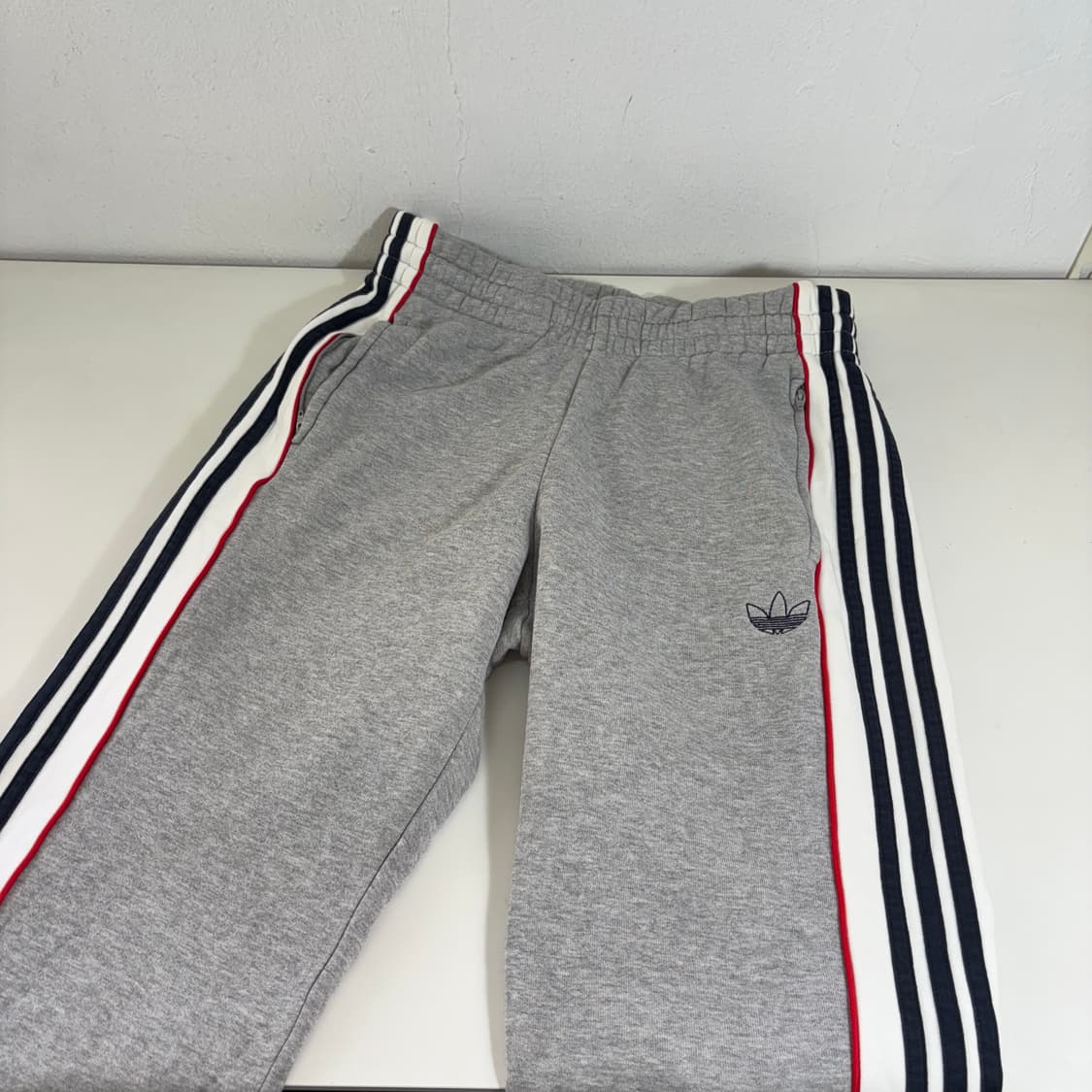L-XL 아디다스오리지날 그레이 사이드삼선 루즈핏 코튼 조거팬츠 상품이미지1