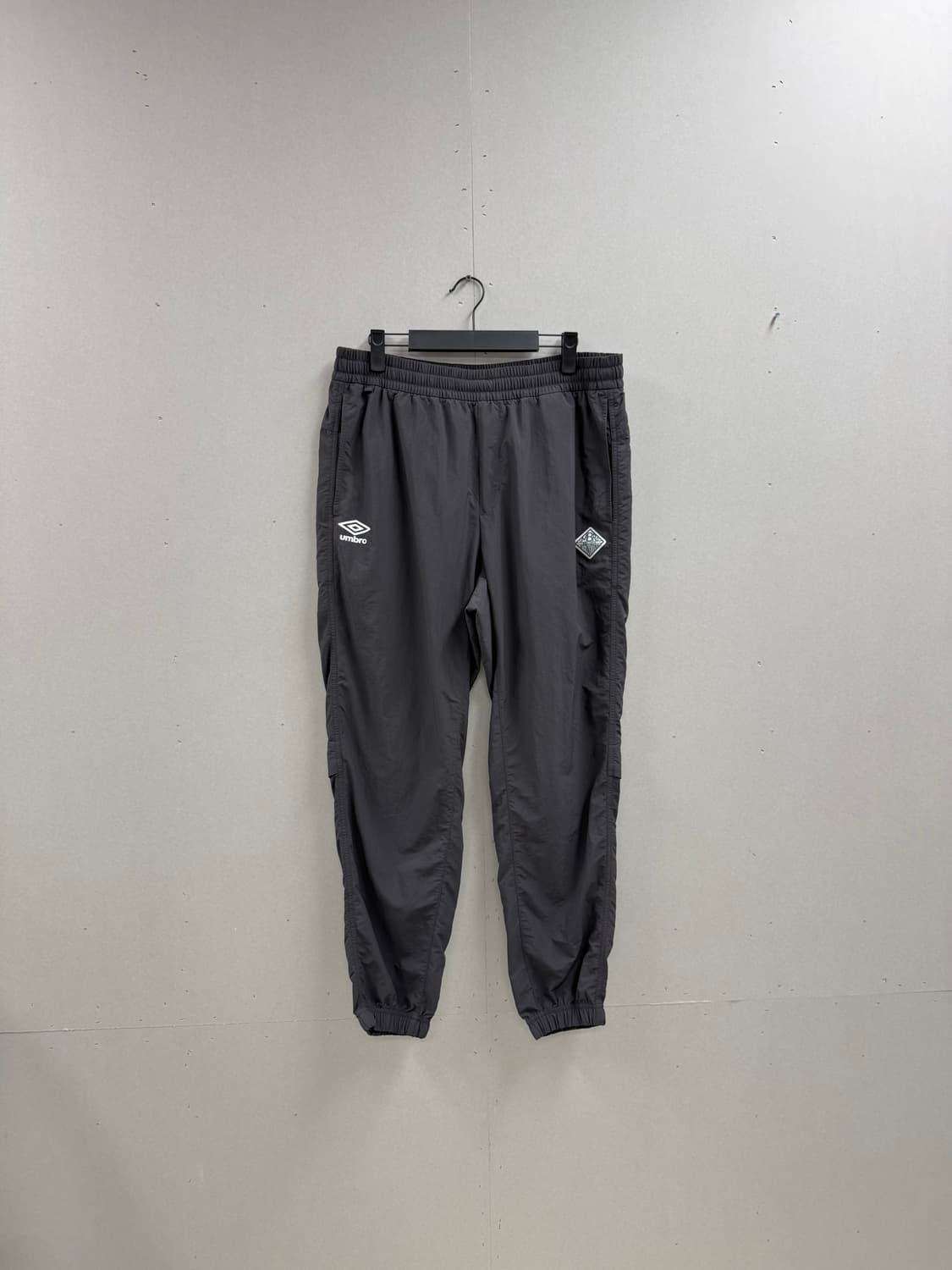 남성 85 xl / 엄브로 피그먼트 웜업 조거팬츠  상품이미지1