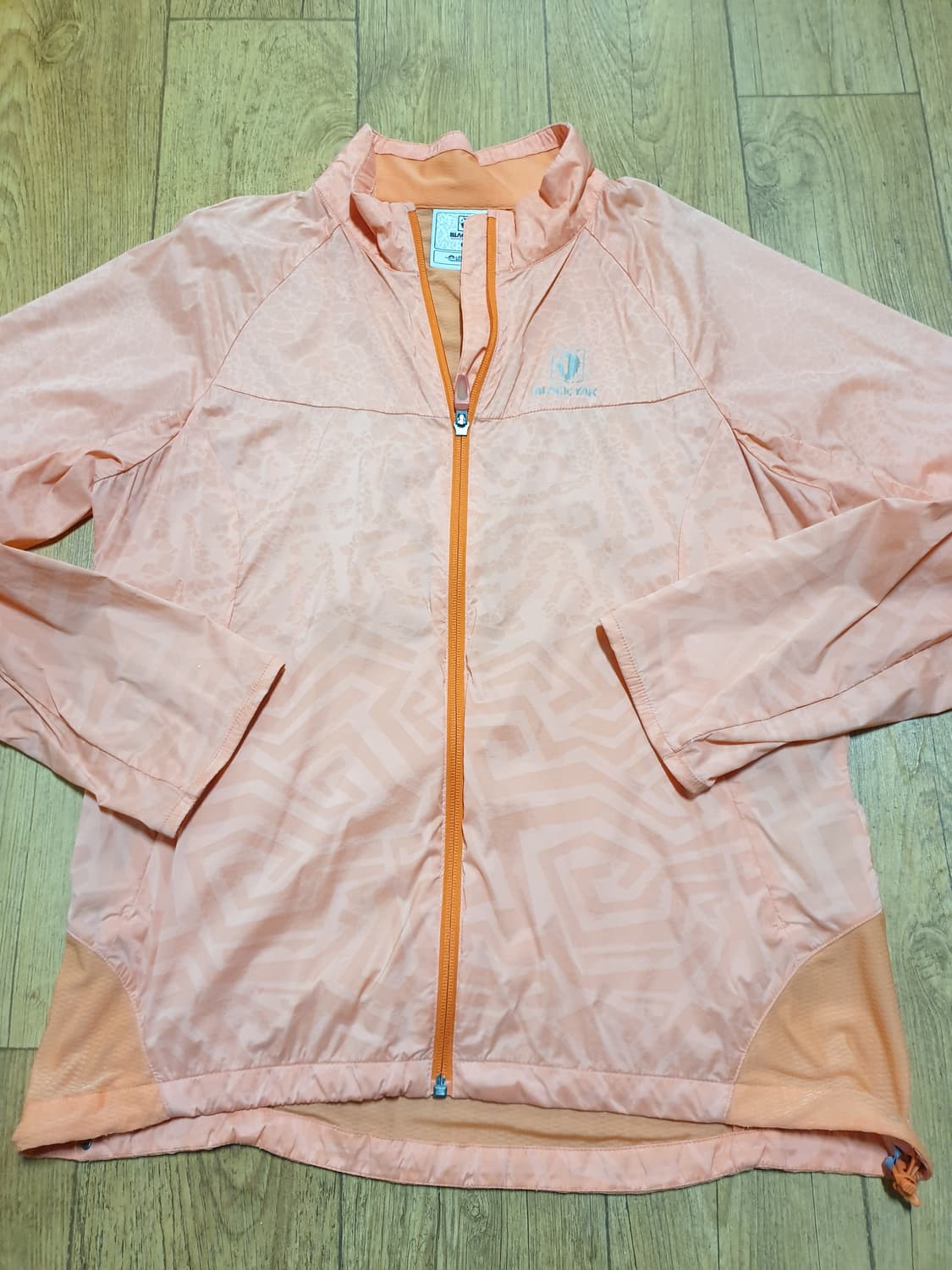 1124 블랙야크 바람막이 100 사이즈입니다 상품이미지2