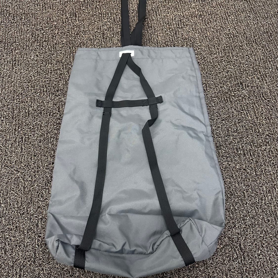 [새상품] On Running 온러닝 경량 백팩 그레이 상품이미지5