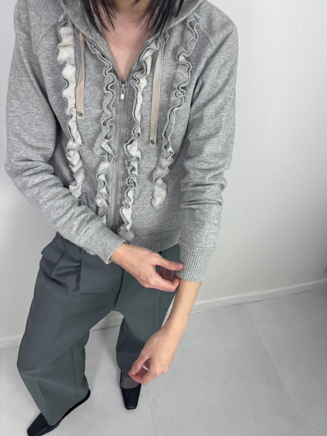 RUFFLE DETAIL HOODIE 상품이미지5