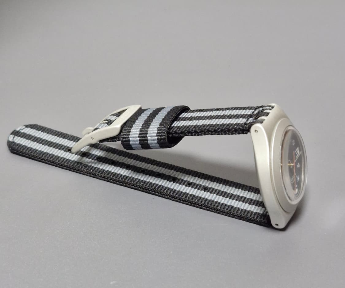 03) 스와치 아이러니 빅 ON TRACK 시계 상품이미지5