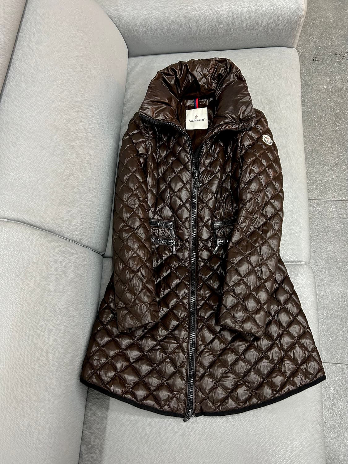 몽클레어 다이아몬드 유광 퀼팅 롱패딩(0/44) 상품이미지5