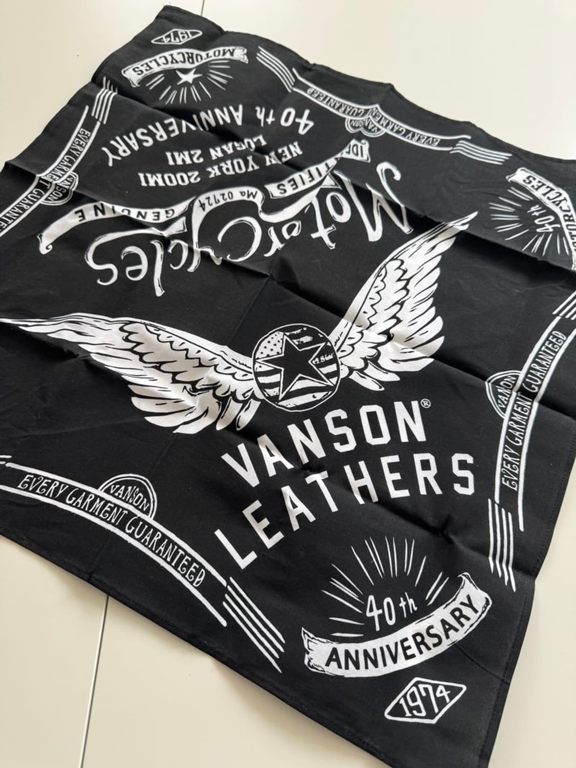 ANNIVERSARY BANDANA 40주년 기념 반다나 상품이미지1