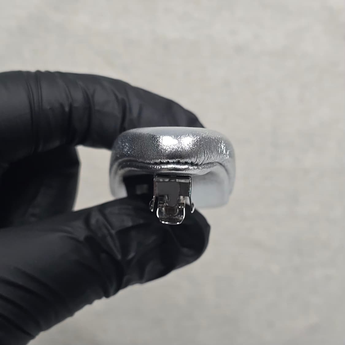 미우미우 로고 나파 가죽 헤어클립 상품이미지7