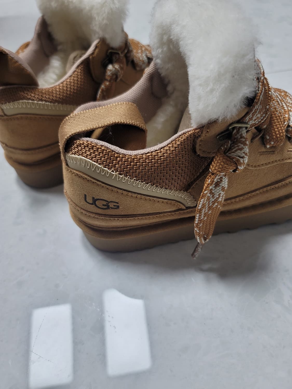 새제품 어그 로우멜 퍼스니커즈 (어그부츠) 39사이즈 250사이즈  상품이미지4