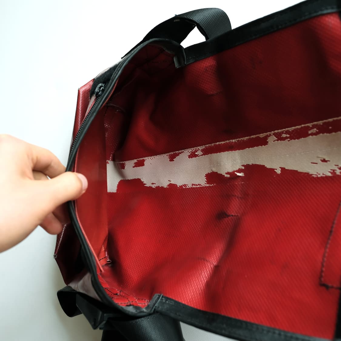 프라이탁 메신저백 하와이파이브오 레드화이트 상품이미지10