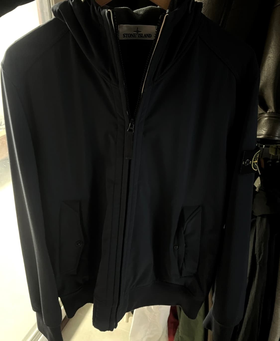 스톤 아일랜드 소프트쉘 후드집업 상품이미지1