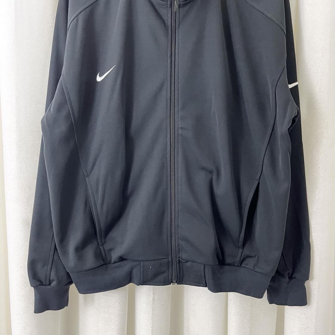 나이키 블랙 자수로고 트랙탑 상품이미지3