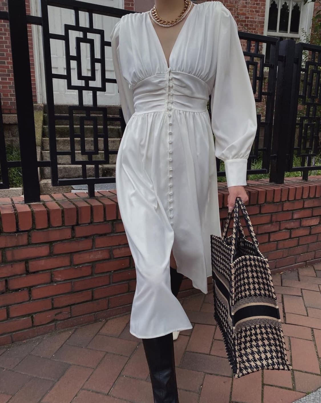 새상품 ) 화이트 비너스라인 로브원피스 상품이미지5