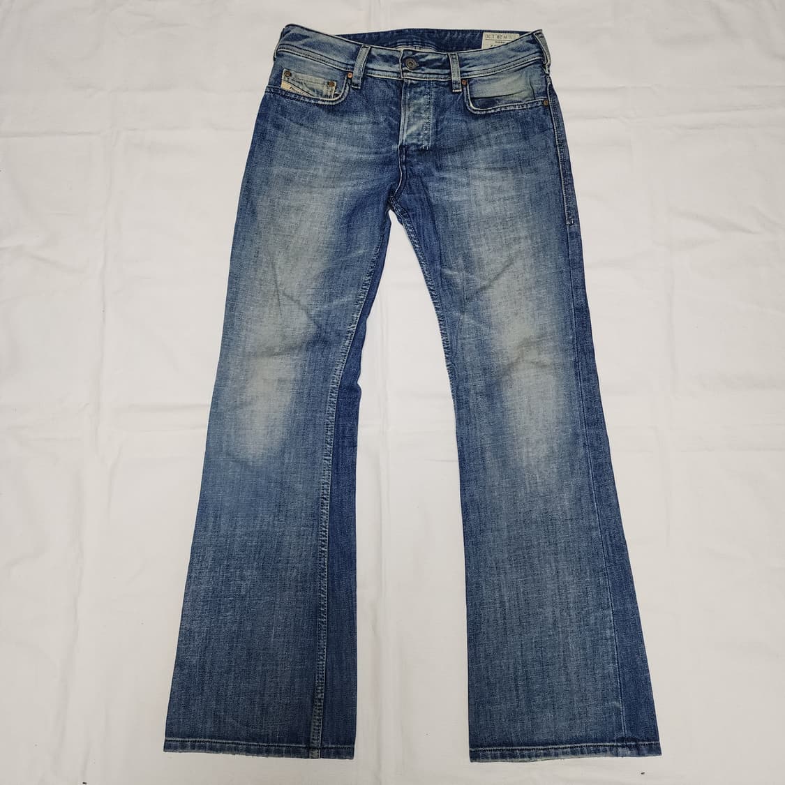 DIESEL ZATHAN 디젤 워시드 플레어 부츠컷 데님팬츠 상품이미지3