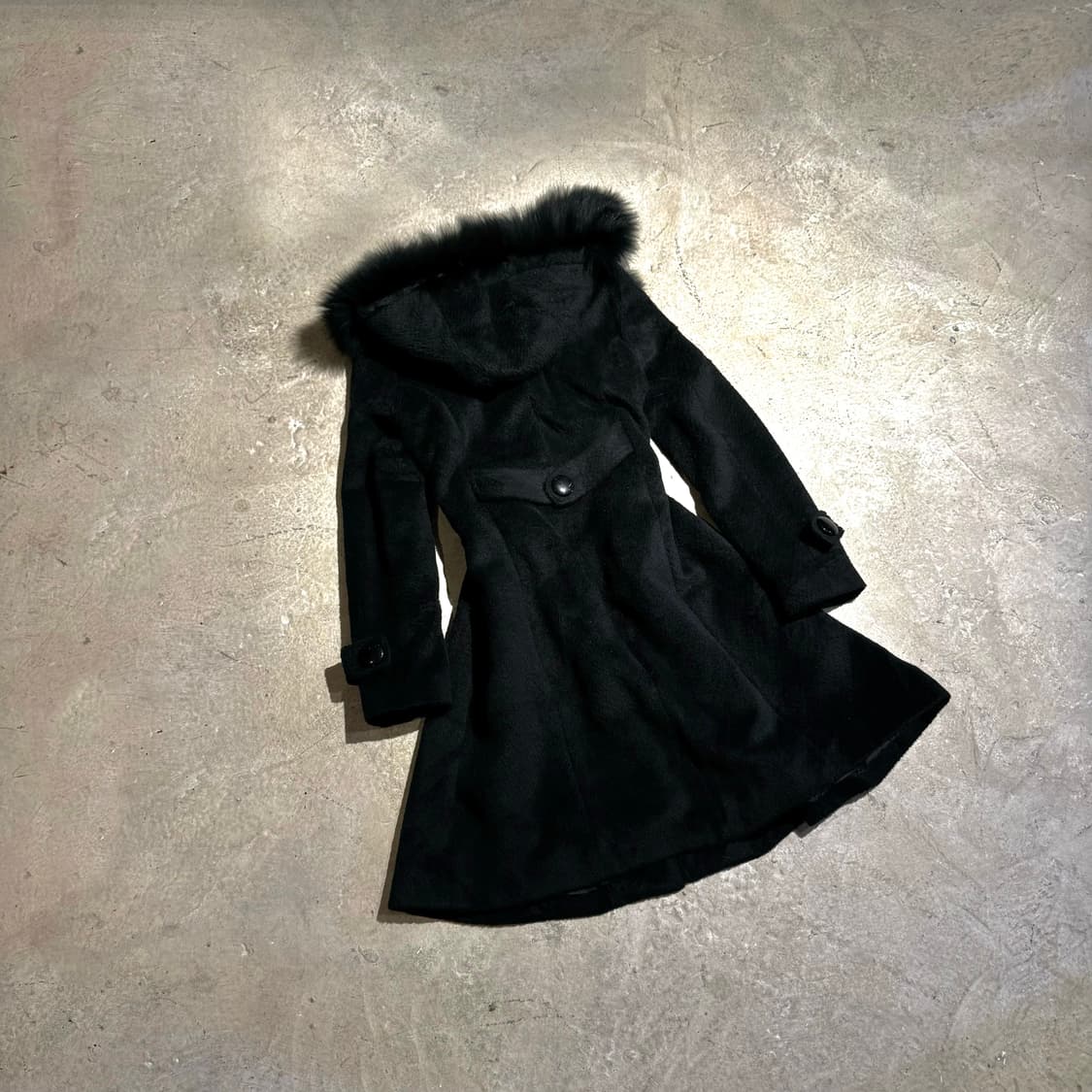 후드 퍼 트림 폼폼 블랙코트 상품이미지5