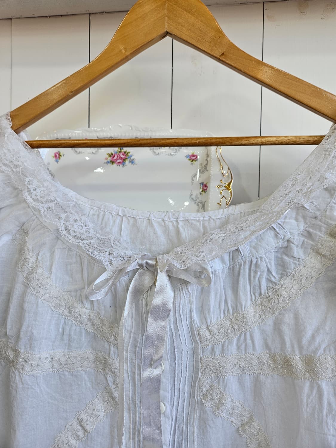 화이트 레이스 오프숄더 블라우스 상품이미지3