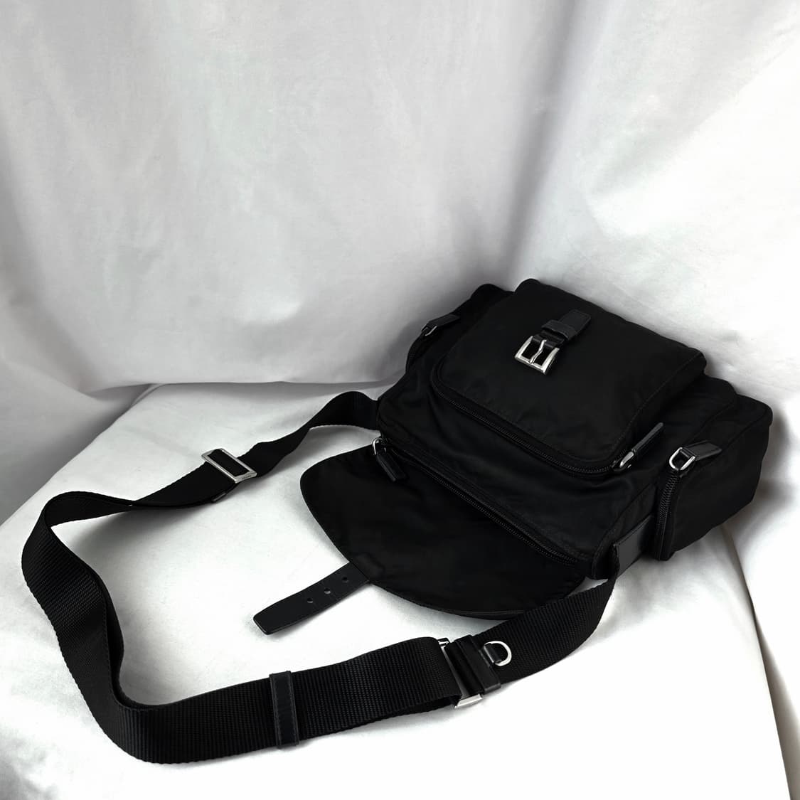 [정품 PRADA] 프라다 사이드 투포켓 나일론 크로스백 남녀공용 상품이미지4