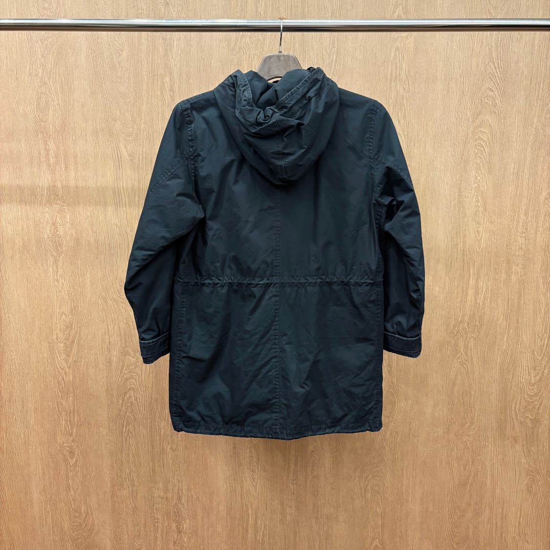 마가렛 호웰 야상 후드 자켓 체스트 사선 포켓 허리 스트링 디테일 블랙 상품이미지3