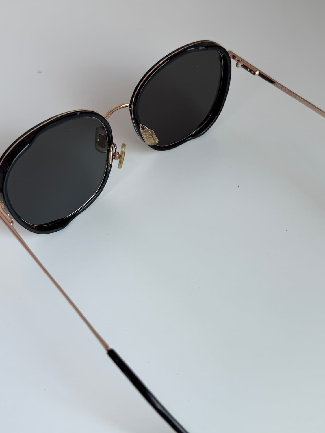 젠틀몬스터 Mad Crush 블랙/골드 선글라스 상품이미지4