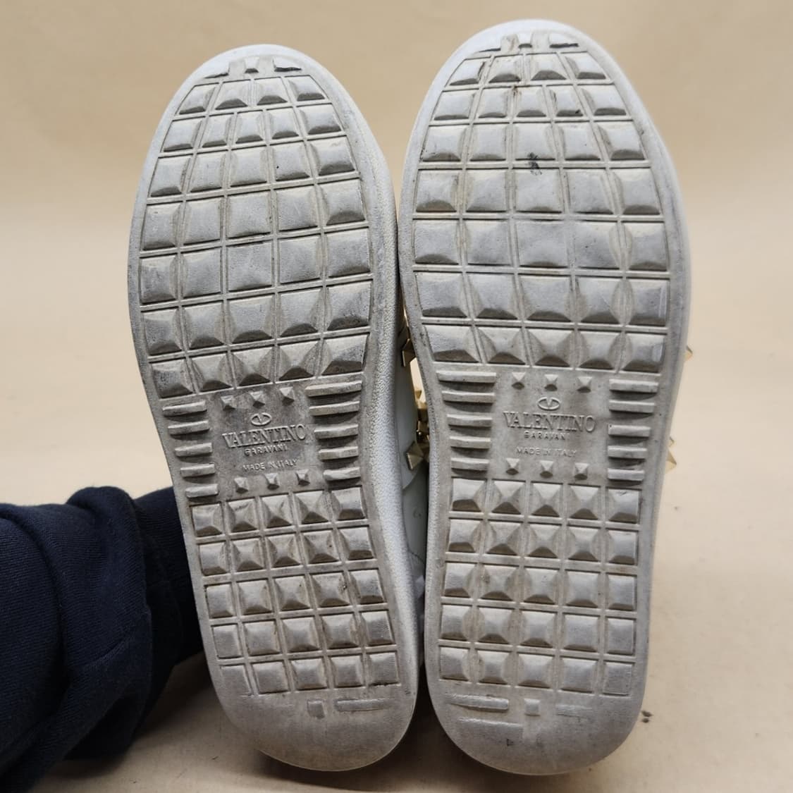 발렌티노 락스터드 스니커즈 39 250 상품이미지3